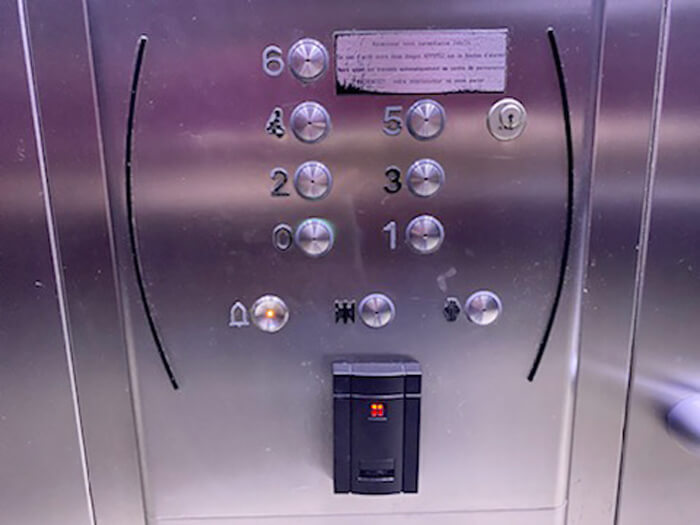 réalisation contrôle accès ascenseur code